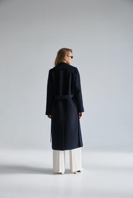 Luxurious Wool Wrap Coat with Wide Lapels and Belt