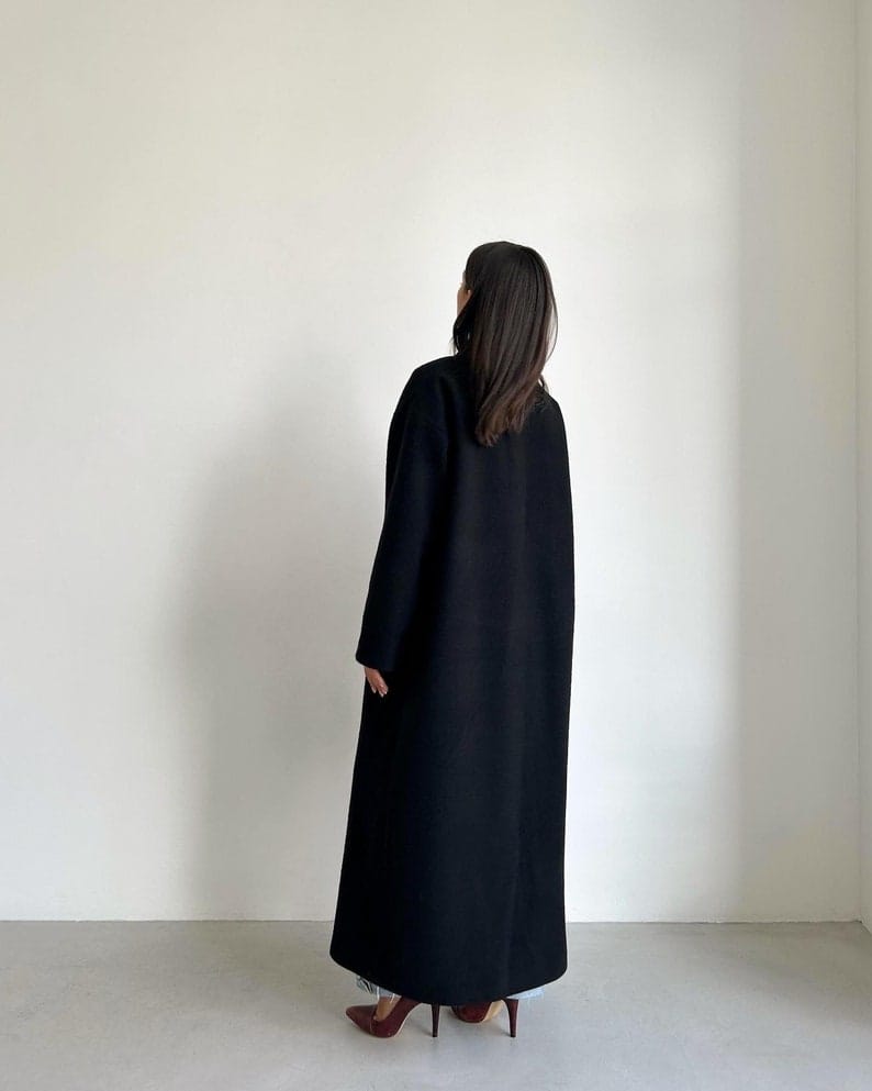 Luxurious Wool Wrap Coat with Wide Lapels and Belt