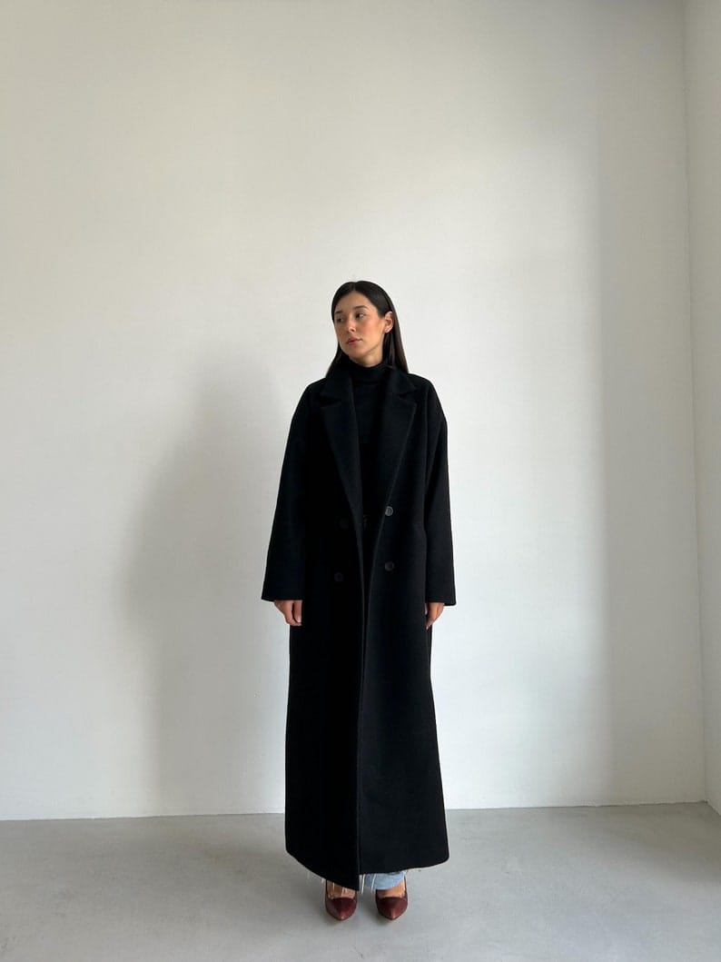 Luxurious Wool Wrap Coat with Wide Lapels and Belt